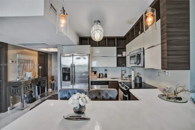 Carriage House #424 image #15