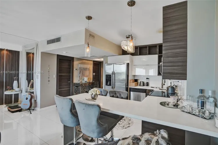 Carriage House #424 image #16