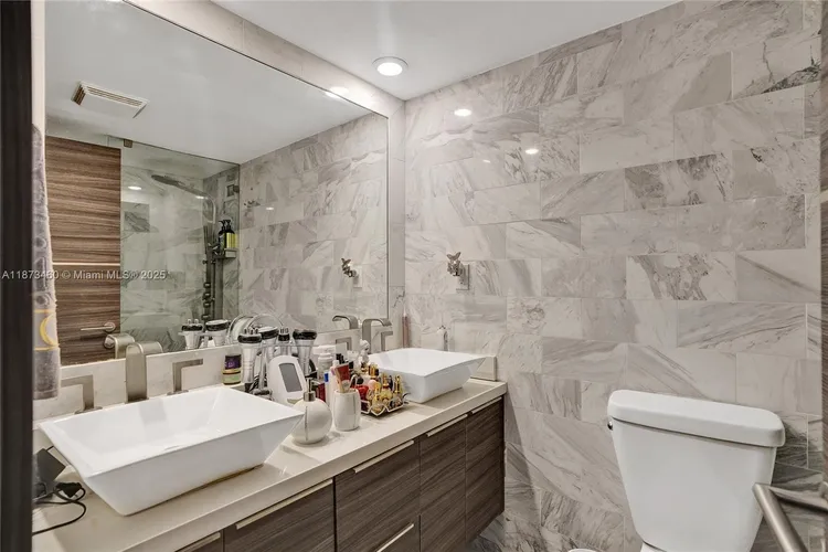 Carriage House #424 image #19