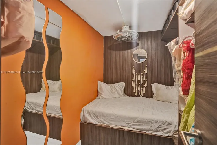 Carriage House #424 image #20