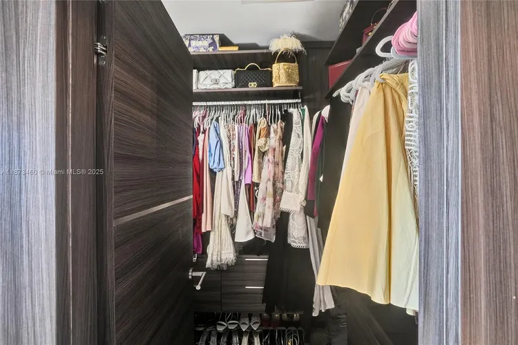 Carriage House #424 image #21