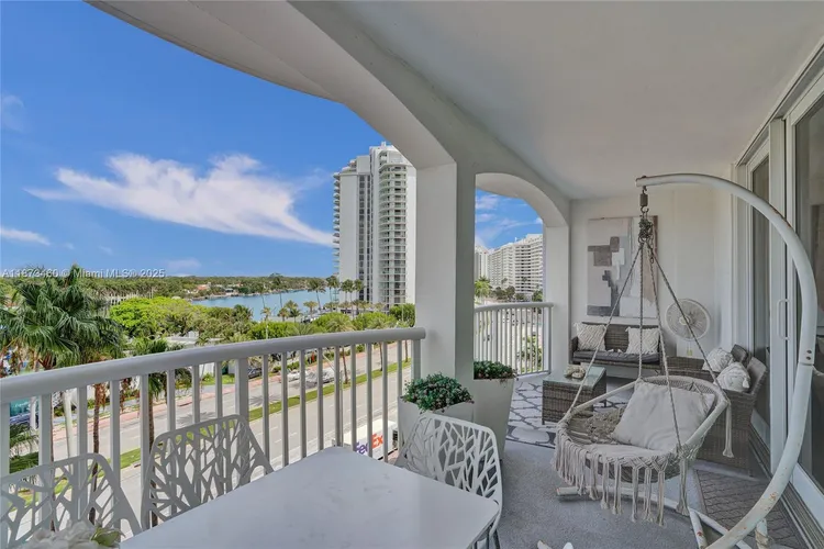 Carriage House #424 image #23