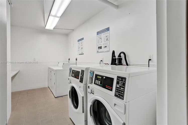 Carriage House #424 image #25