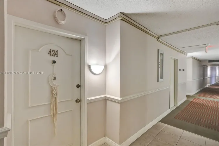 Carriage House #424 image #6