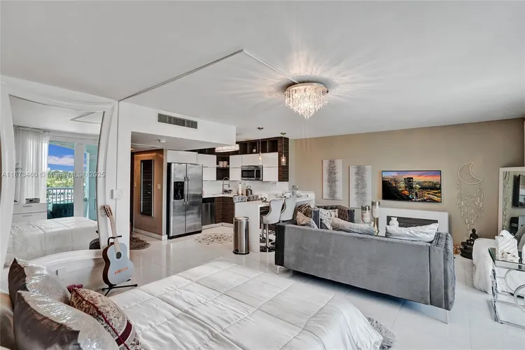 Carriage House #424 image #7