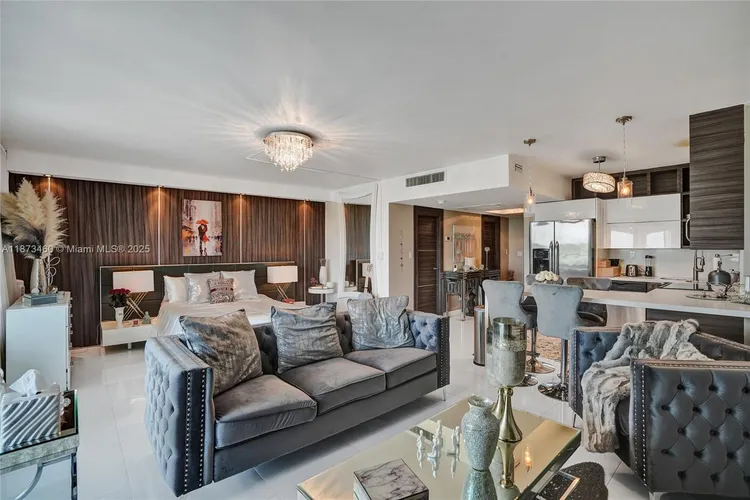 Carriage House #424 image #9