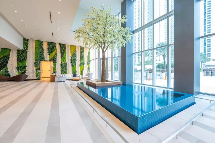 Paramount Miami Worldcenter #3001 image #21