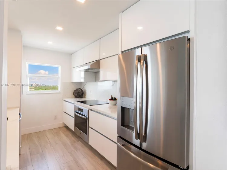 Metropolitan at Brickell #2401 image #8