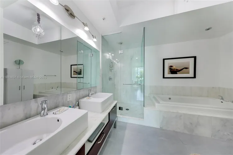 Emerald at Brickell #803 image #10