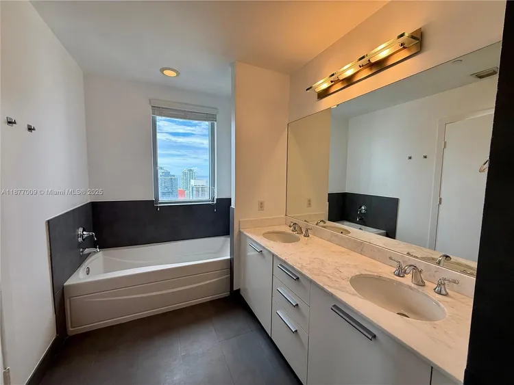 Avenue 1060 Brickell #4305 image #12