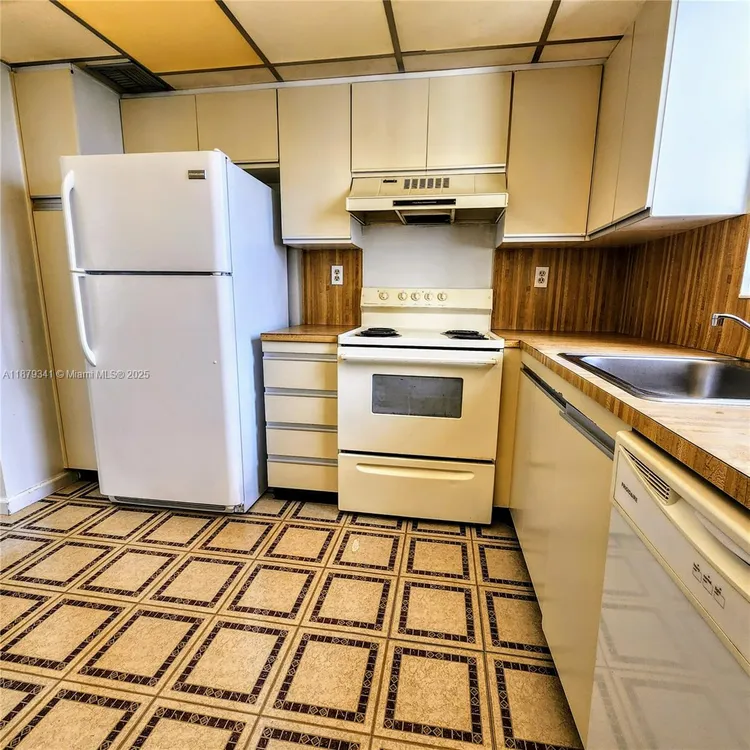 Biscayne Cove #1501 image #14