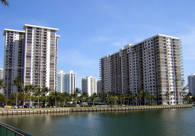 Biscayne Cove #1501 image #31