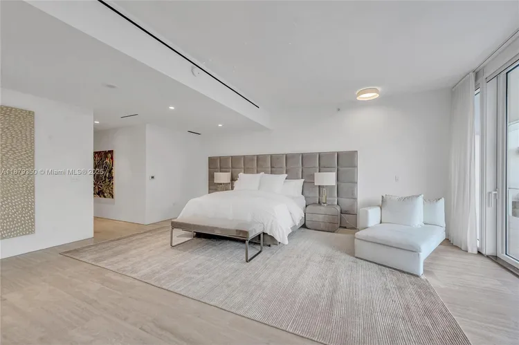 The Surf Club Four Seasons Hotel And Residences #N-317 image #10