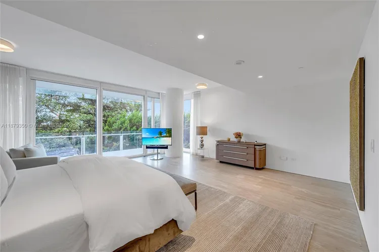 The Surf Club Four Seasons Hotel And Residences #N-317 image #14