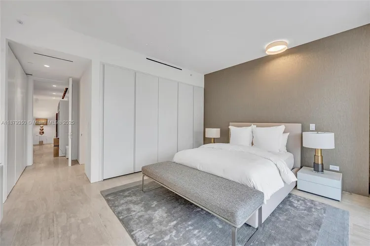 The Surf Club Four Seasons Hotel And Residences #N-317 image #18