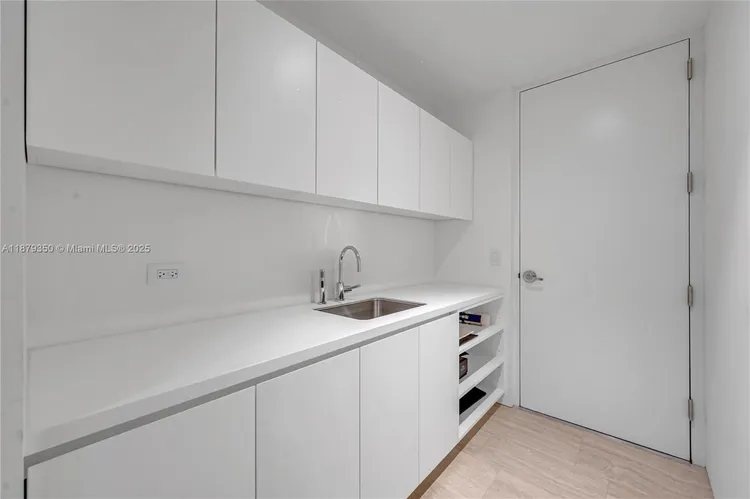 The Surf Club Four Seasons Hotel And Residences #N-317 image #21