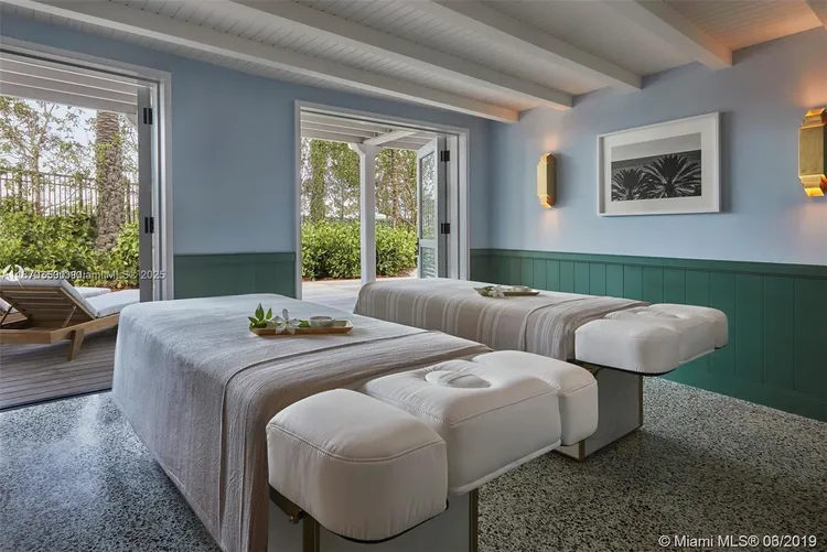 The Surf Club Four Seasons Hotel And Residences #N-317 image #26