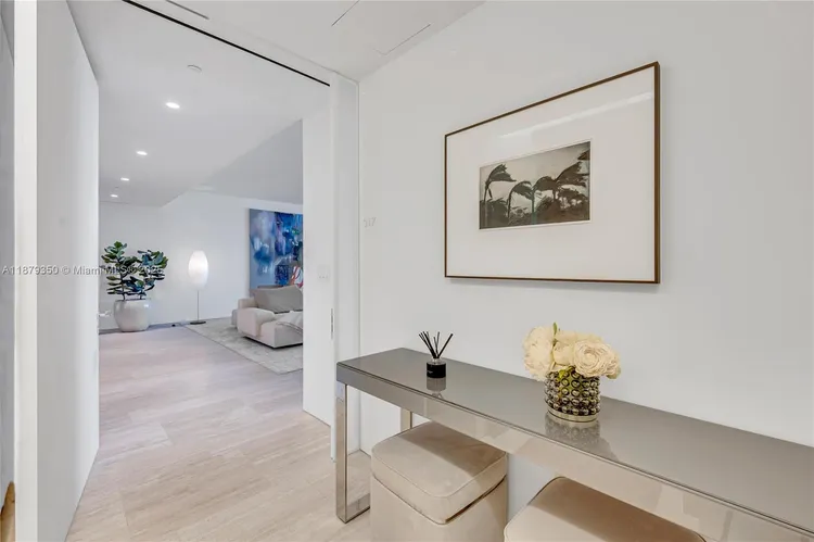 The Surf Club Four Seasons Hotel And Residences #N-317 image #8