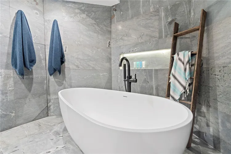 The Landmark #PH6 image #34