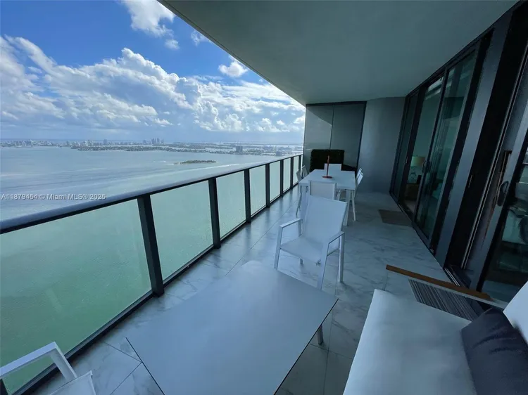 One Paraiso #4403 image #14