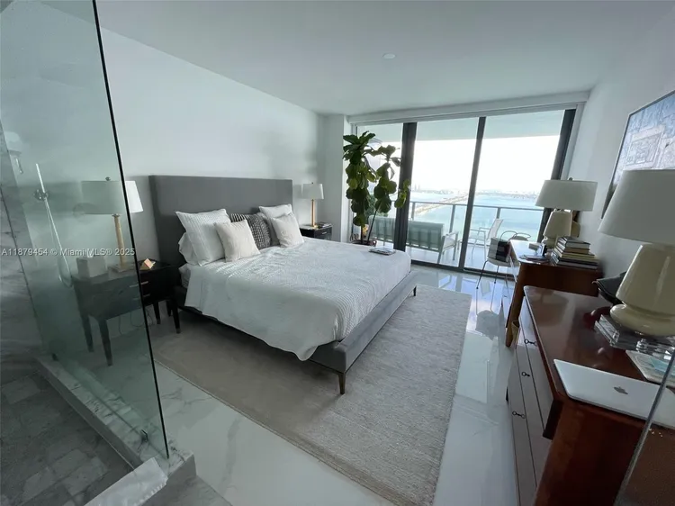 One Paraiso #4403 image #17