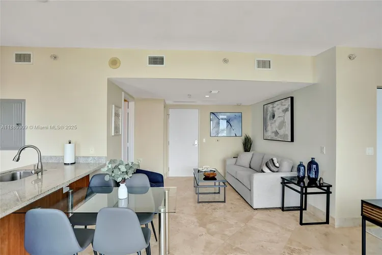 Latitude #1600 image #11