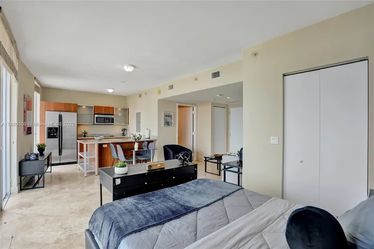 Latitude #1600 image #13