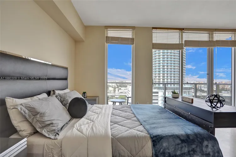 Latitude #1600 image #14