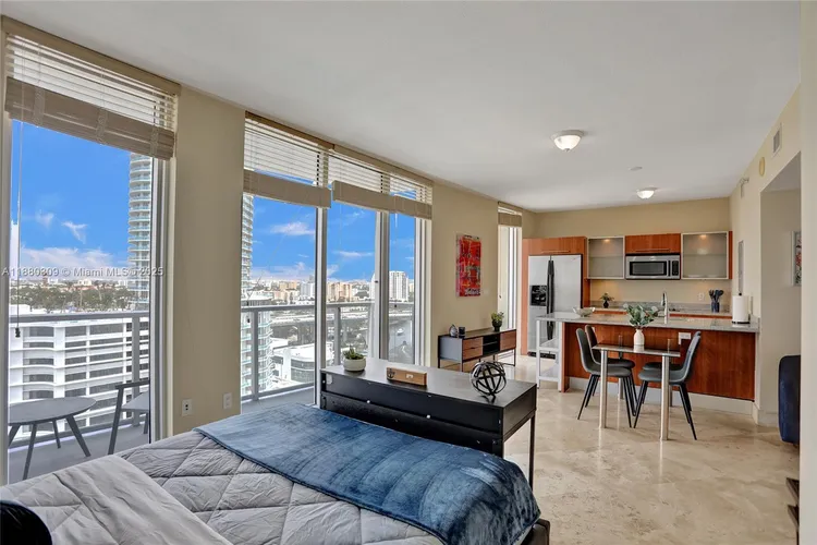 Latitude #1600 image #15