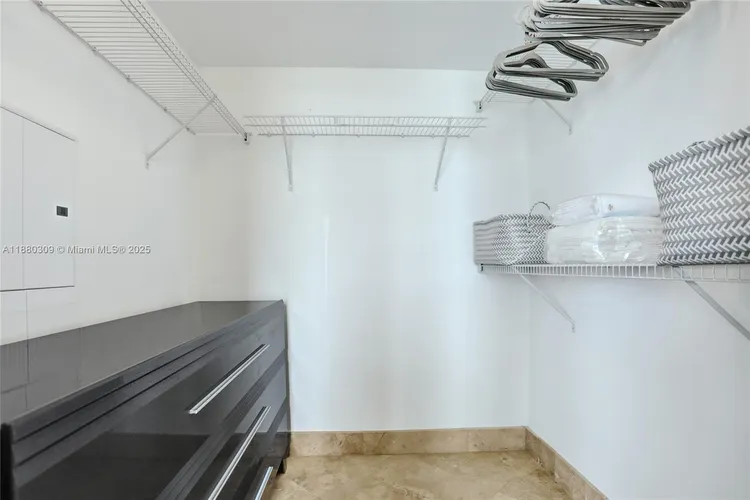 Latitude #1600 image #16