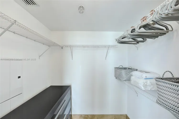 Latitude #1600 image #17