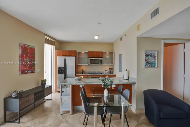 Latitude #1600 image #19