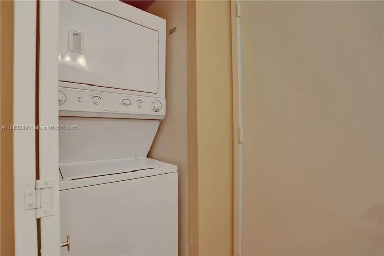 Latitude #1600 image #30