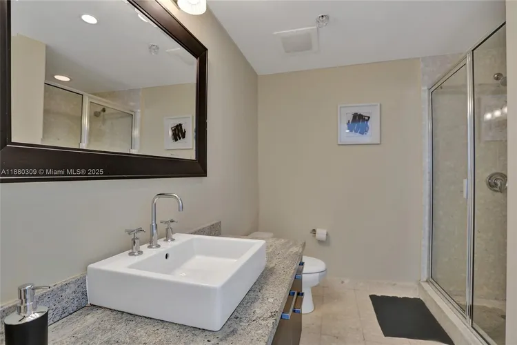 Latitude #1600 image #31