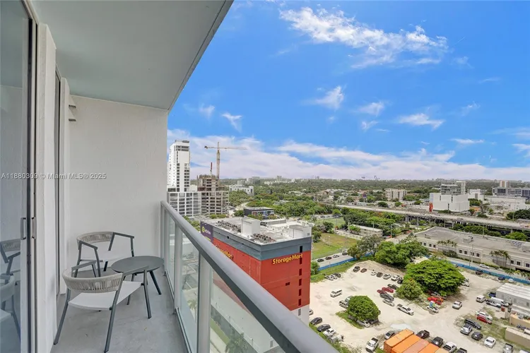 Latitude #1600 image #35