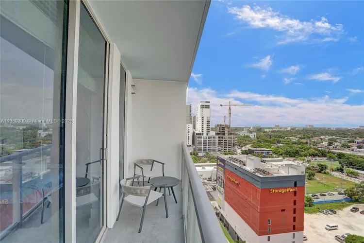 Latitude #1600 image #36