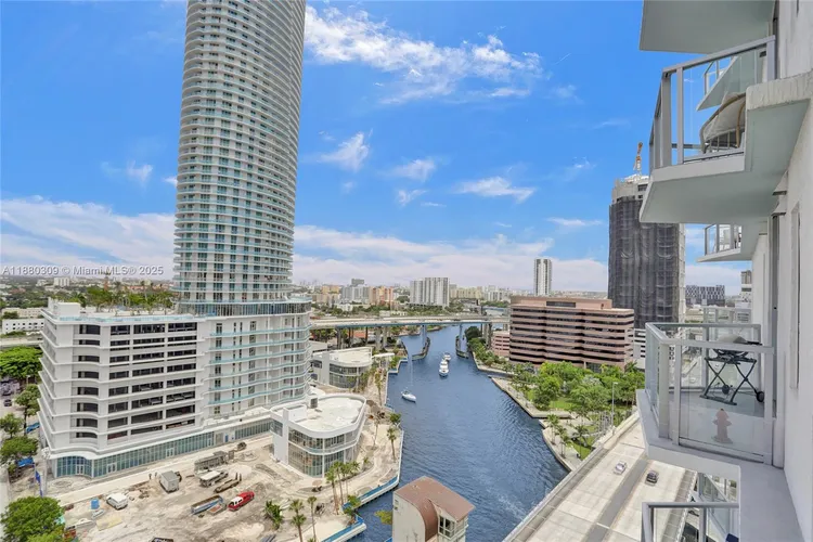 Latitude #1600 image #38