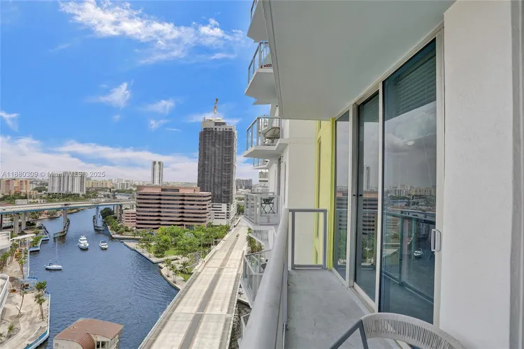 Latitude #1600 image #40