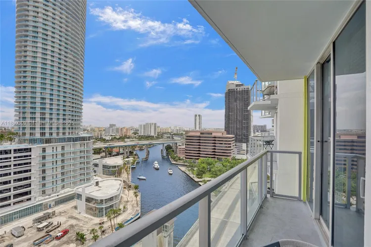 Latitude #1600 image #41