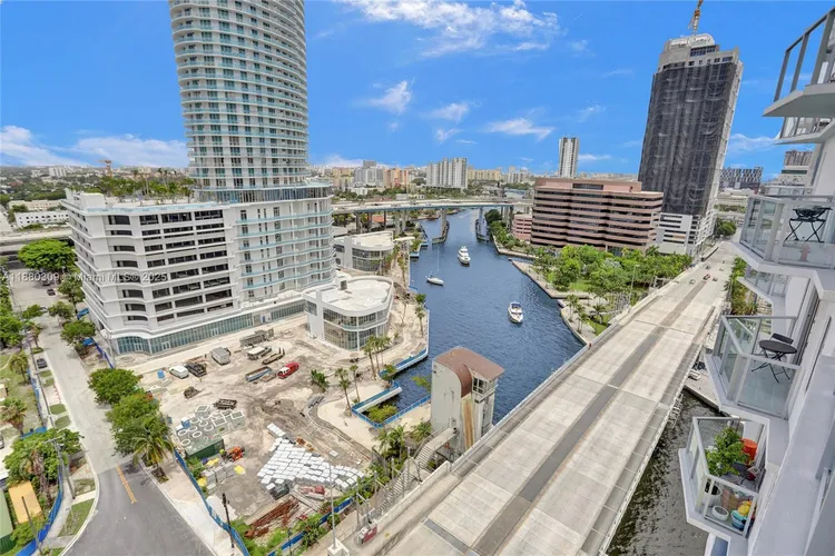 Latitude #1600 image #42