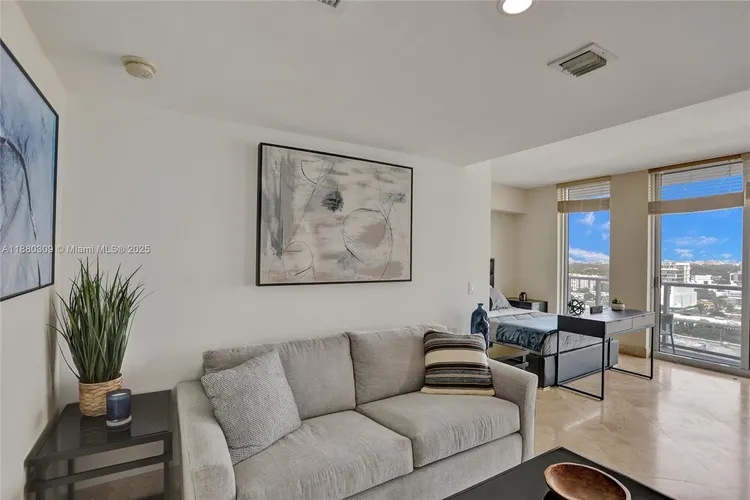 Latitude #1600 image #6