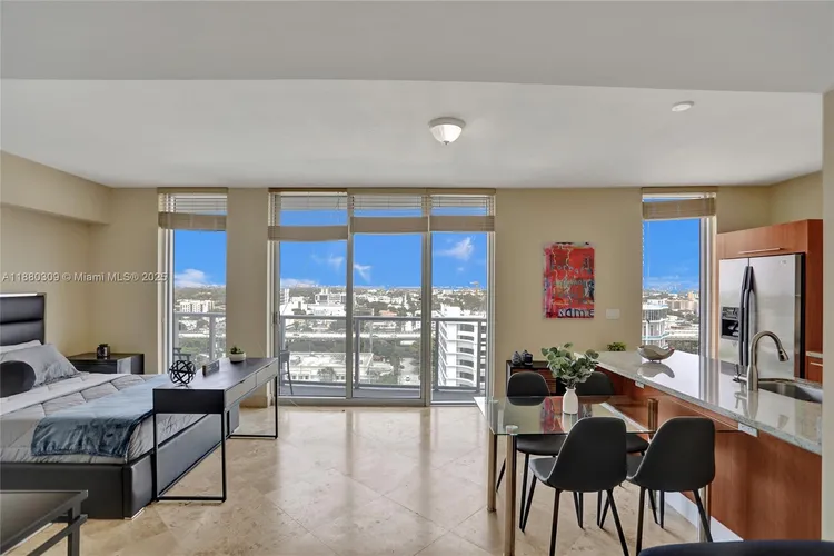 Latitude #1600 image #7