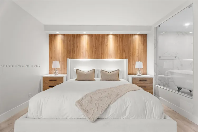 Roney Palace #1523-24 image #10