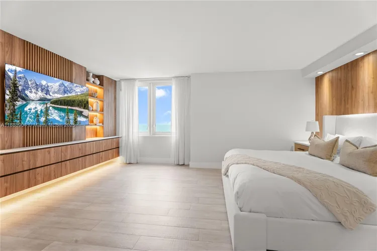 Roney Palace #1523-24 image #13