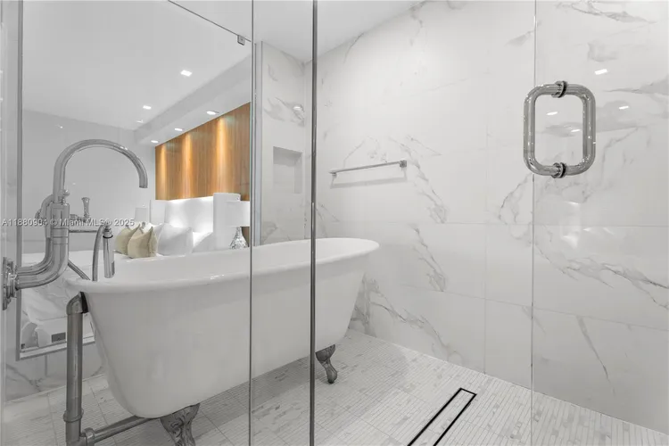 Roney Palace #1523-24 image #15