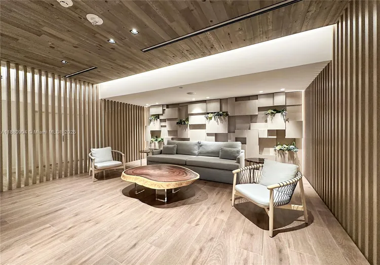 Roney Palace #1523-24 image #20