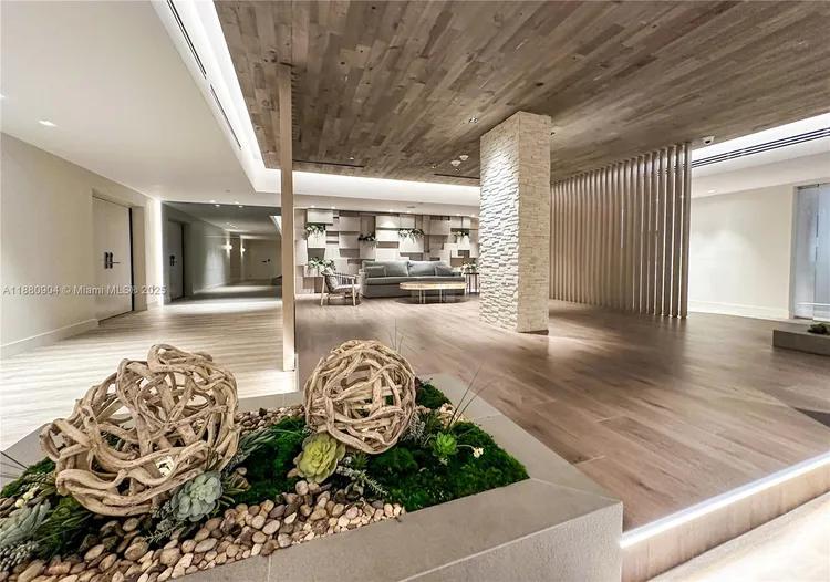 Roney Palace #1523-24 image #21