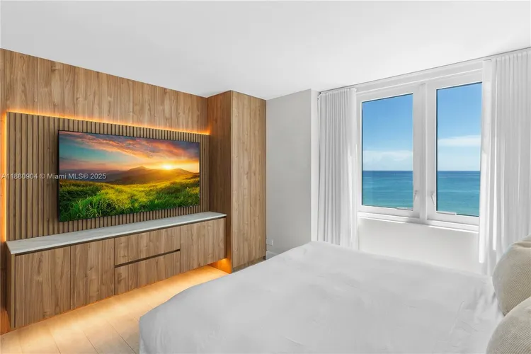 Roney Palace #1523-24 image #6