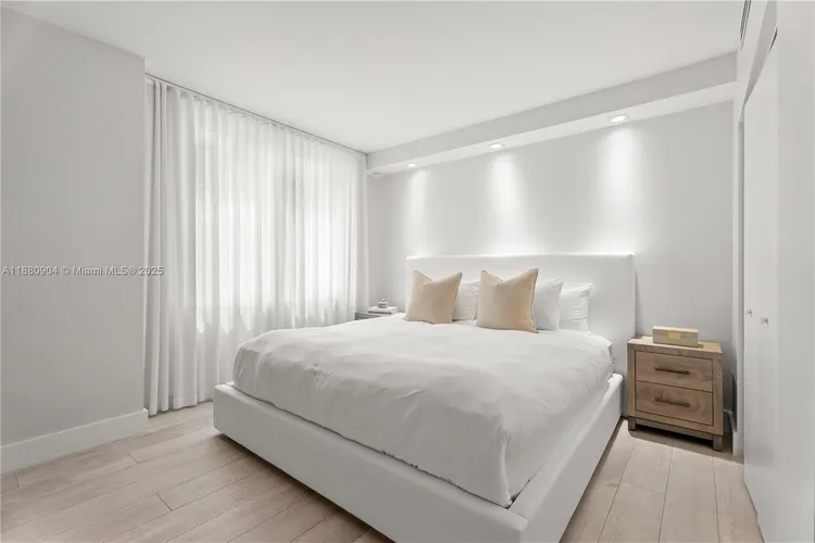 Roney Palace #1523-24 image #7