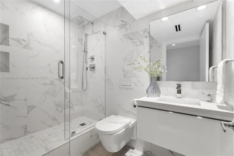 Roney Palace #1523-24 image #8